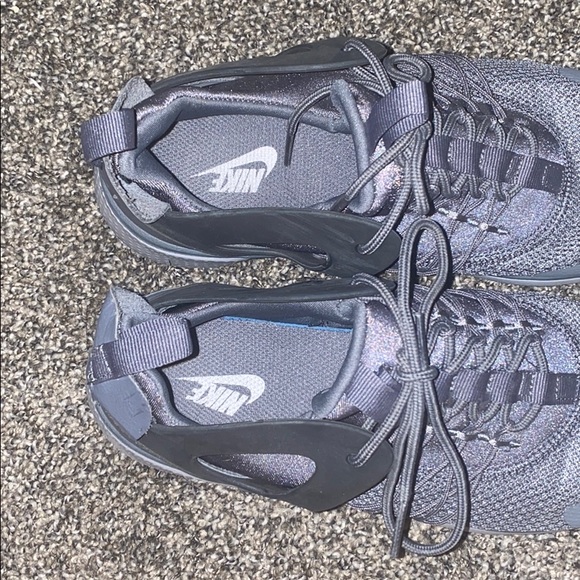 Nike Tennis Shoes - Picture 7 of 8